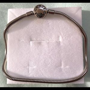 Gnoce 8in Charm Bracelet